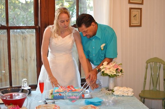 cutting the wedding cake