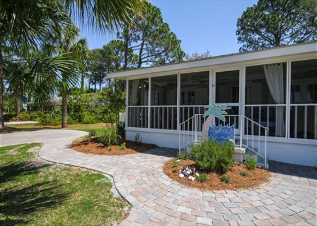 we love the romantic circles of these pavers