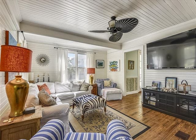 we love the circles made by the ceiling fans at whispering palms cottage