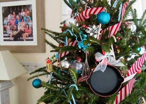 Paula Deen's Y'all Come Inn Is Decorated For Christmas