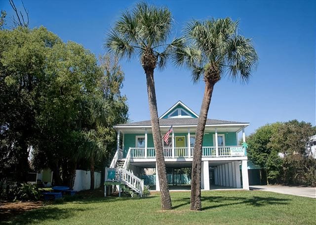 The yellow Tybee Island door at Back River Bungalow
