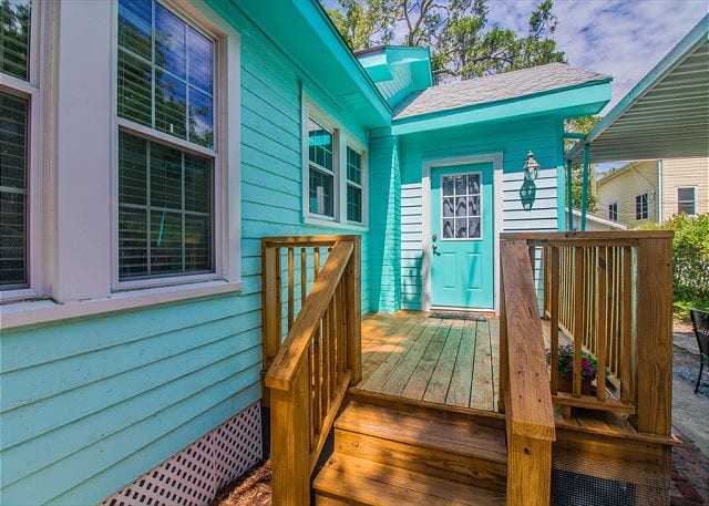 The turquoise Tybee Island door at Seafoam Shanty Cottage