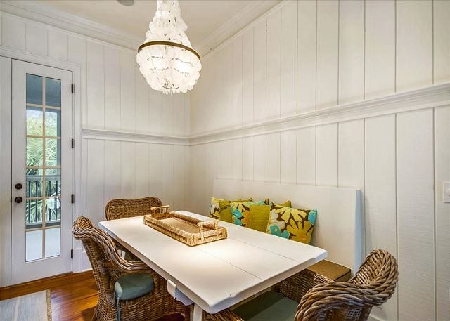 the dining area at a wave call cottage