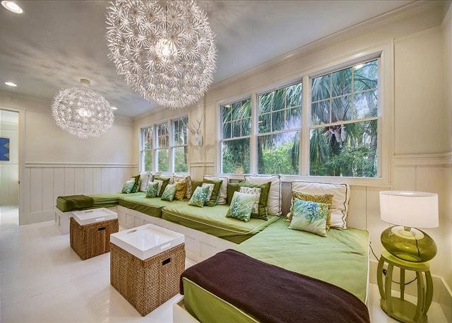 the lounge at a wave call cottage for your Tybee beach vacation