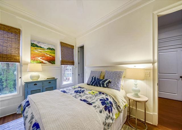 a queen bedroom at a wave call cottage