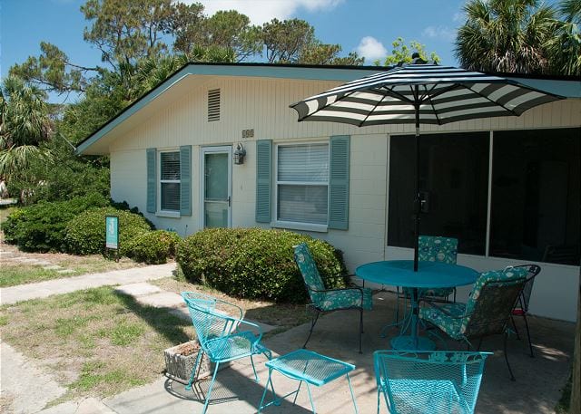 this charming little cottage is just beachy