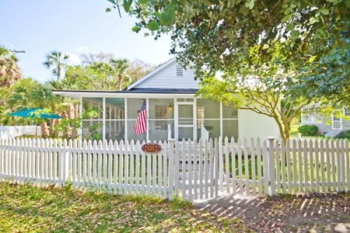 safe, social distancing vacations with mermaid cottages