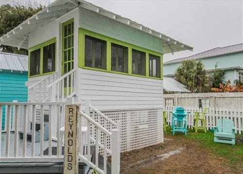 old love cottage next exterior