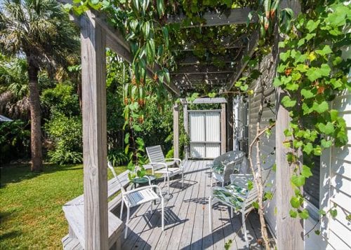 tybee daze cottage back deck