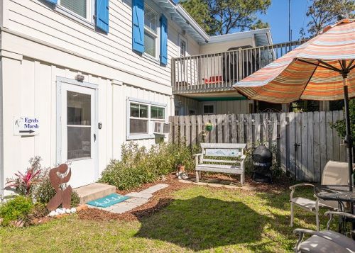 outdoor seating at egret's marsh