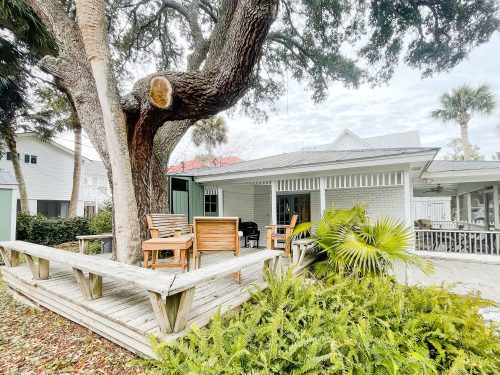 pura vida outdoor deck