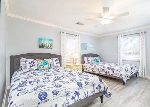 twin beds palms on fifth