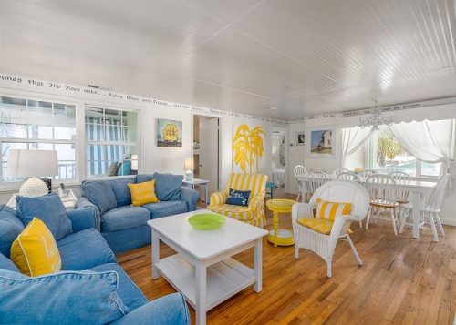 island dog cottage common area